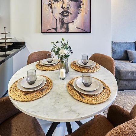 Appartement Sleek And Modern 2-Bed Unit In Downtown Casa à Casablanca Extérieur photo