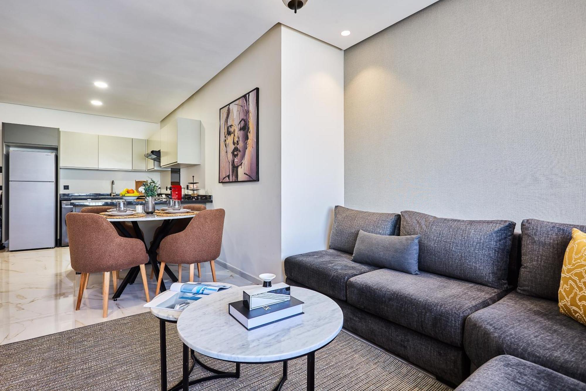 Appartement Sleek And Modern 2-Bed Unit In Downtown Casa à Casablanca Extérieur photo