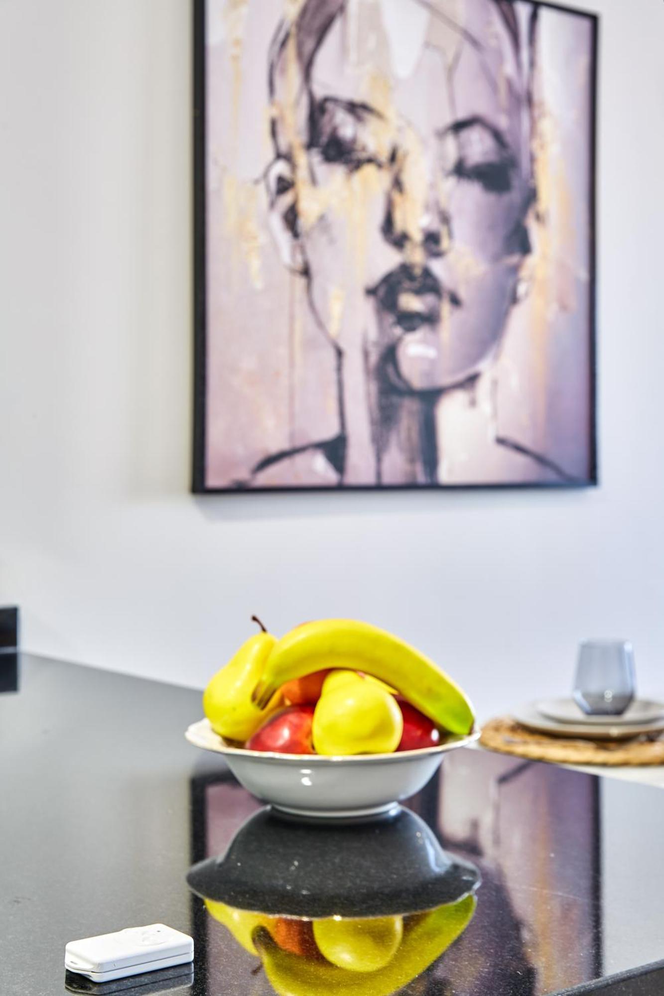 Appartement Sleek And Modern 2-Bed Unit In Downtown Casa à Casablanca Extérieur photo