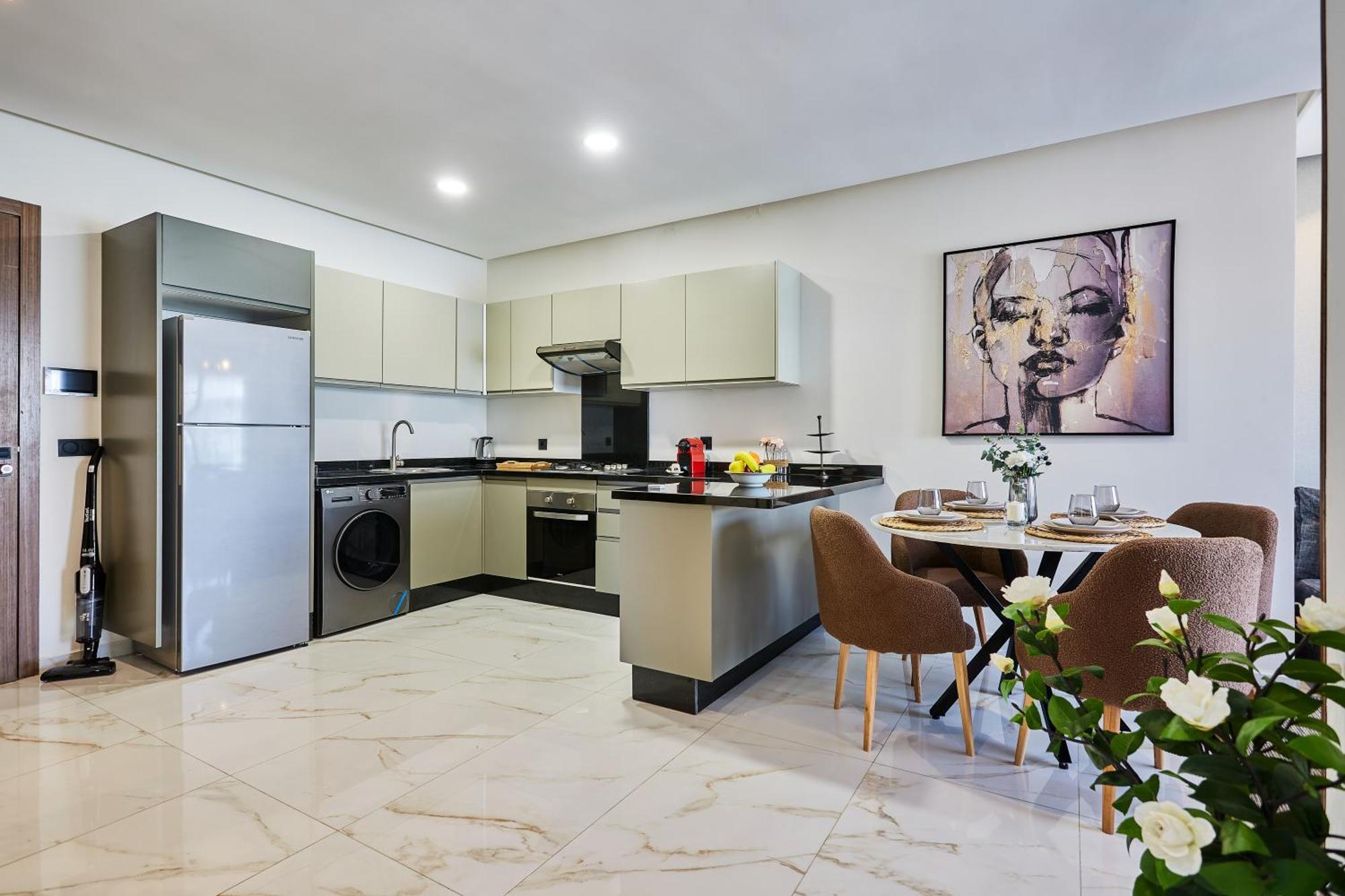 Appartement Sleek And Modern 2-Bed Unit In Downtown Casa à Casablanca Extérieur photo