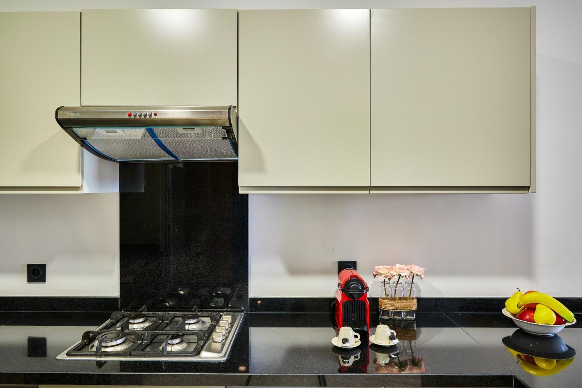 Appartement Sleek And Modern 2-Bed Unit In Downtown Casa à Casablanca Extérieur photo